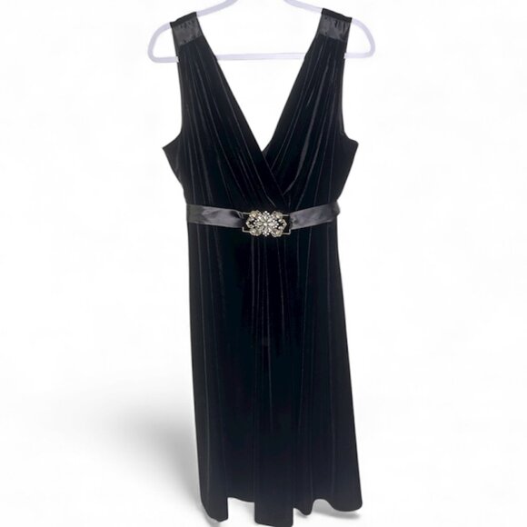 Scarlett Nite Dresses & Skirts - Scarlett Nite Woman Black Velvet Sleeveless Dress Size 18W